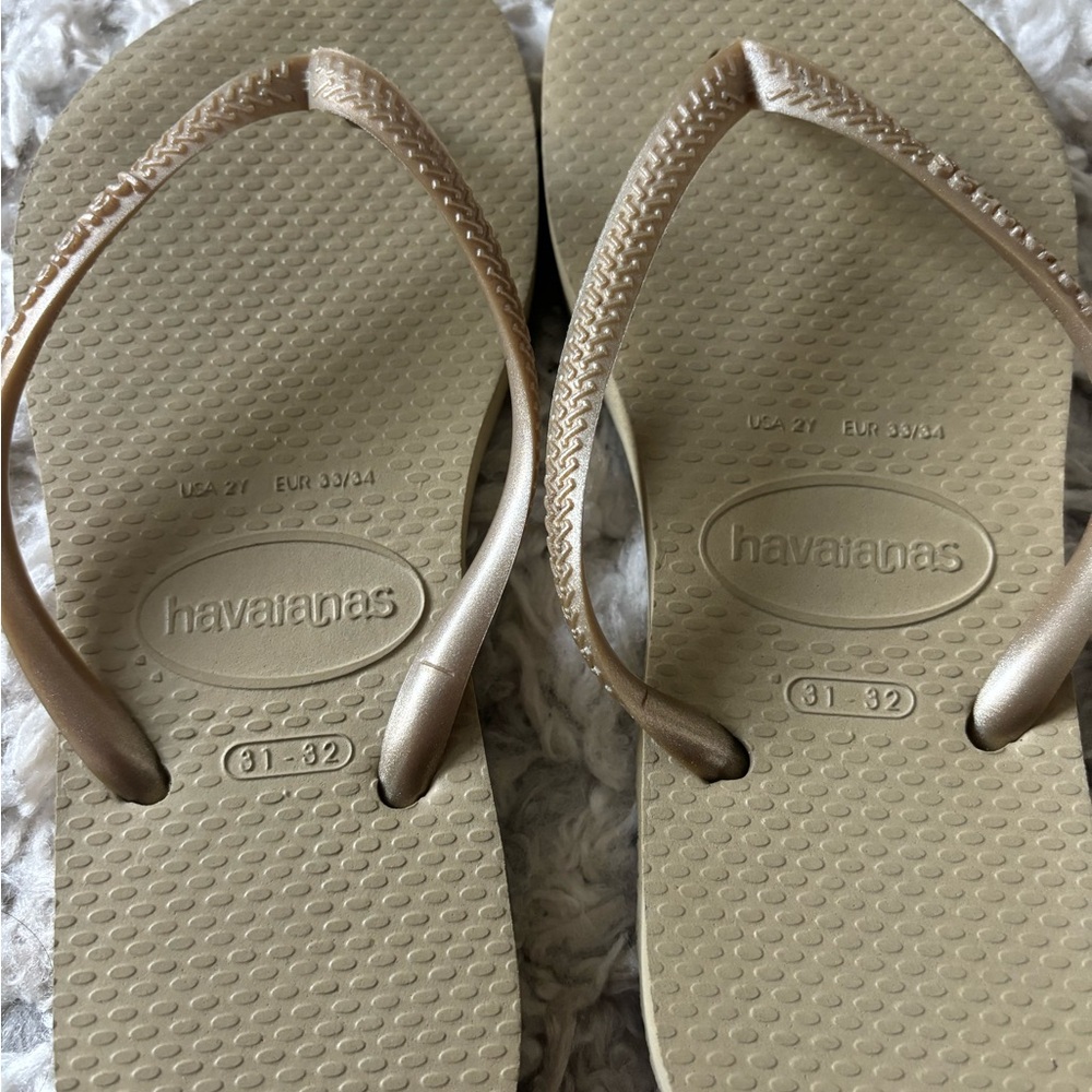 Havaianas Gold Flip Flops Sandals Girls Size 2 - Picture 3 of 3